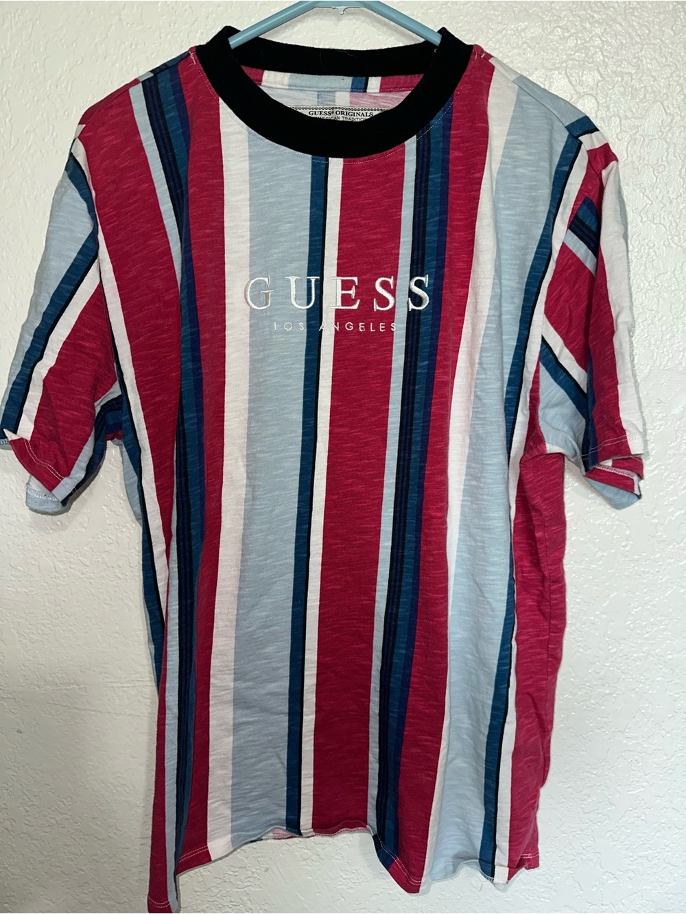 Guess Tee - Picture 2 of 6